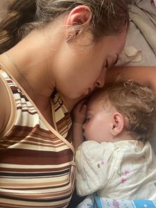 Cum am devenit (sau nu) mai singură decât am fost vreodată - o întrebare care își are răspunsul în brațele mele.